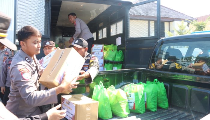 250 Paket Sembako Kapolda Jatim untuk Masyarakat Sumenep