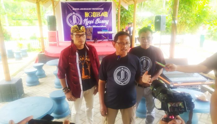 Ketua Ikatan Jurnalis Trenggalek Gelar NGOBAR Bersama Anggota di Desa Widoro Kecamatan Gandusari