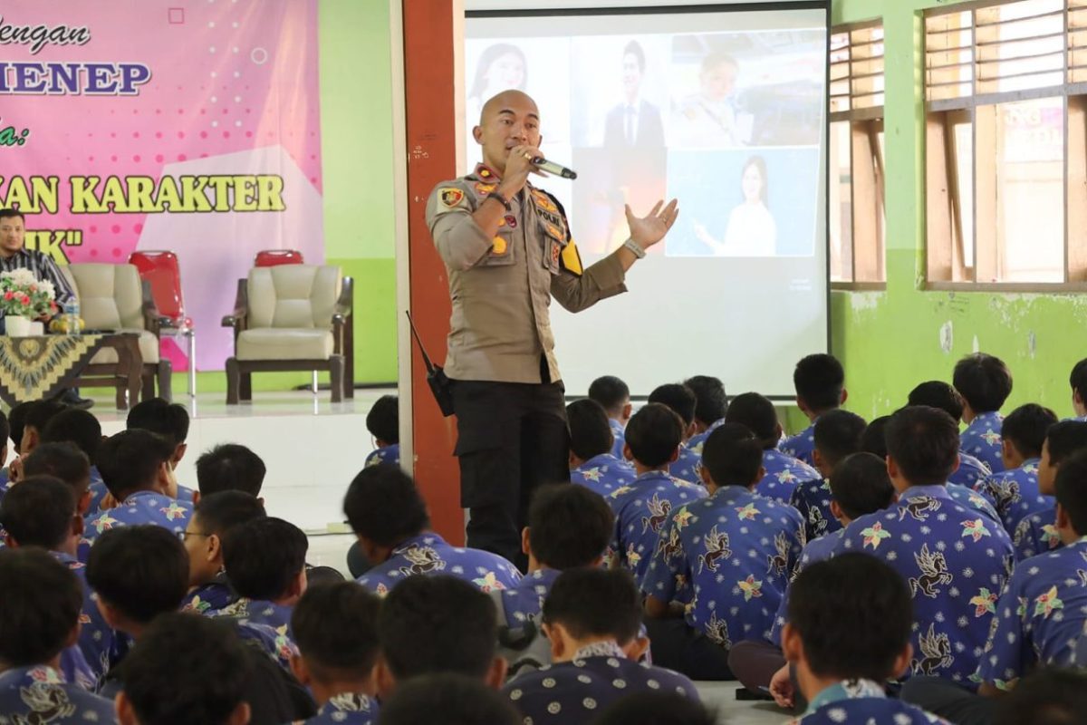 Di SMP Negeri 2 Sumenep, Wakapolres Berikan Binluh Pencegahan Bullying