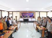 Rakor Eksternal Pengamanan Natal dan Tahun Baru, Polres Sumenep Terjunkan Ratusan Personel Gabungan 2 Rakor Eksternal Pengamanan Natal dan Tahun Baru, Polres Sumenep Terjunkan Ratusan Personel Gabungan