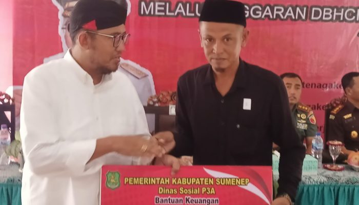 Buruh dan Petani Tembakau di Sumenep Terima Kartu Peserta Jamsostek dari Bupati Achmad Fauzi