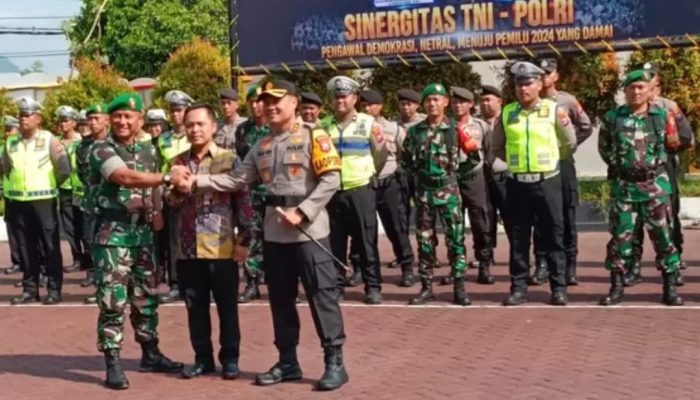 Polri Bersama TNI Gelar Apel Perkuat Sinergitas Hadapi Pemilu 2024 di Kabupaten Trenggalek