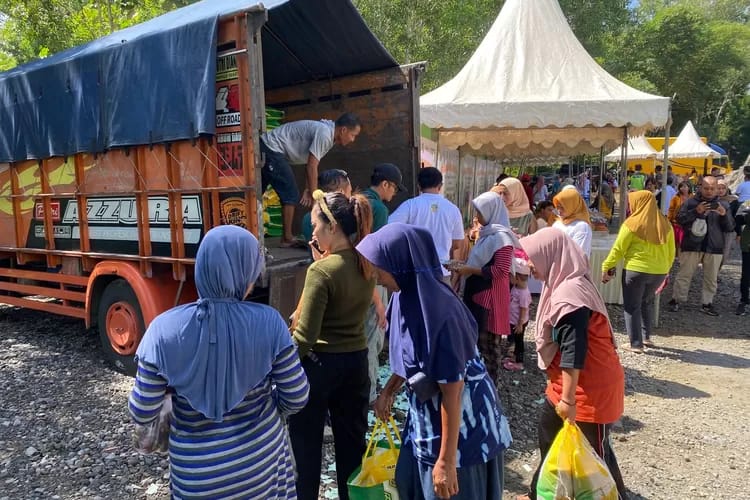 Bupati Trenggalek Gelar Gerakan Pangan Murah di Desa Sukorejo Kecamatan Gandusari