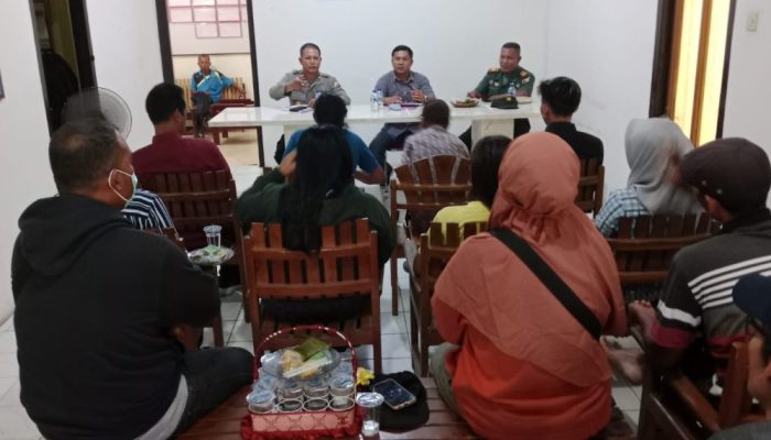 Polsek Campurdarat Bersama Forkopimcam Adakan Rakor dengan Pemilik Warkop Jelang Puasa Ramadhan