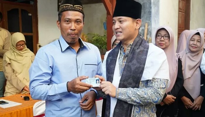 Bupati Trenggalek Berikan Layanan Sosial Masyarakat Adminduk di Posko GERTAK Saat Safari Ramadhan