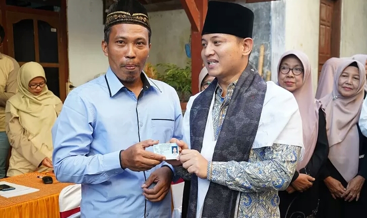 Bupati Trenggalek Berikan Layanan Sosial Masyarakat Adminduk di Posko GERTAK Saat Safari Ramadhan