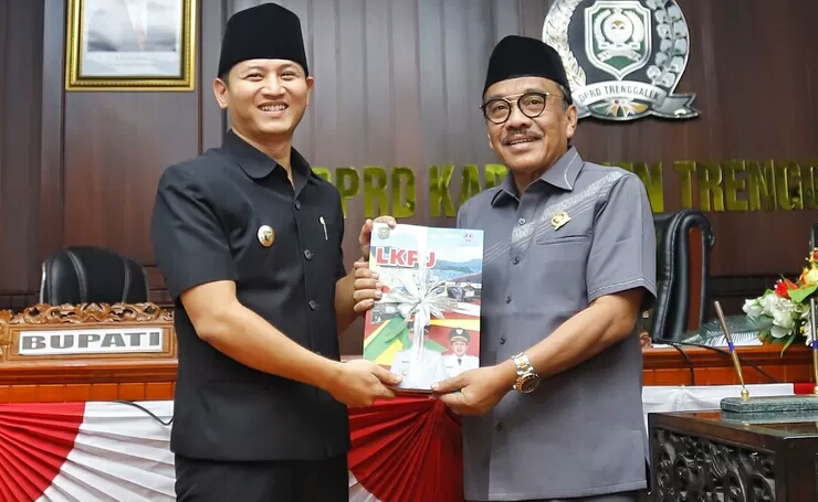 Bupati Muchamad Nur Arifin Hadiri Rapat Paripurna DPRD Trenggalek