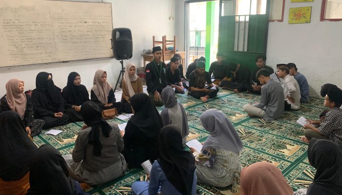 HMI Komisariat Ki Hadjar Dewantara UIBU Malang Gelar Pondan di SMP Islam Paramitha