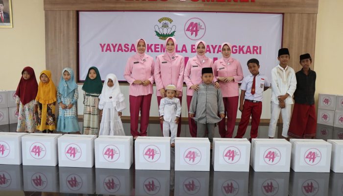 Bakti Sosial Dalam Rangka HUT Yayasan Kemala Bhayangkari Sumenep Ke-44 Berbagi Bersama Anak Yatim