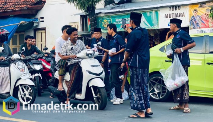 Momentum Ramadhan 2024, SMSI Sampang Bagikan Ratusan Paket Takjil Gratis