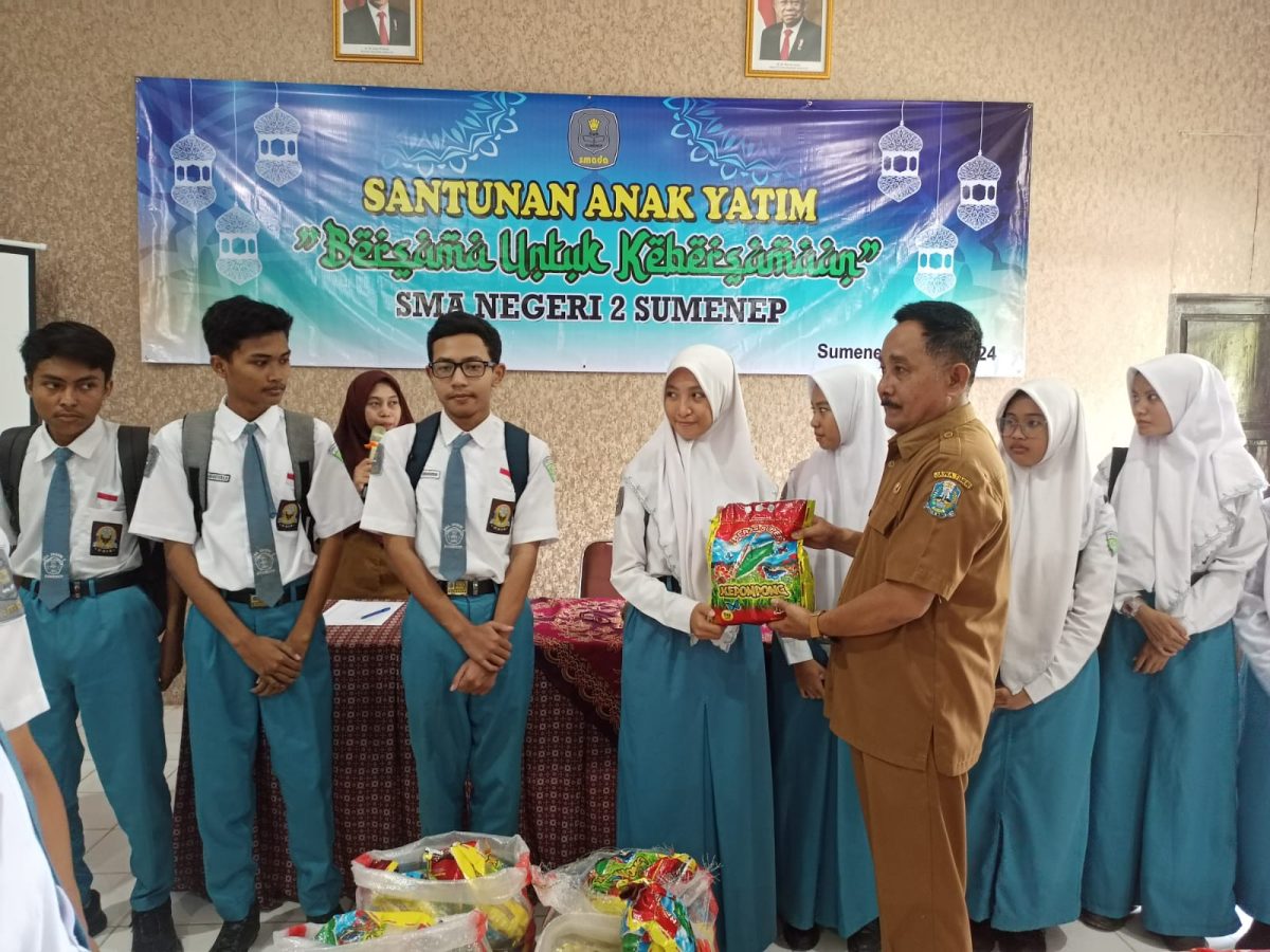 Usung Tema "Bersama untuk Kebersamaan", SMAN 2 Sumenep Santuni Puluhan Anak Yatim