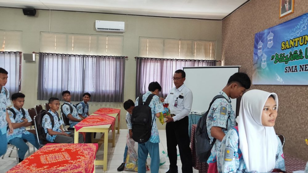 Usung Tema "Bersama untuk Kebersamaan", SMAN 2 Sumenep Santuni Puluhan Anak Yatim