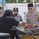 Polres Trenggalek Beri Santunan Ratusan Tukang Becak dan Warga Tak Mampu Jelang Hari Raya Idul Fitri 1445 H