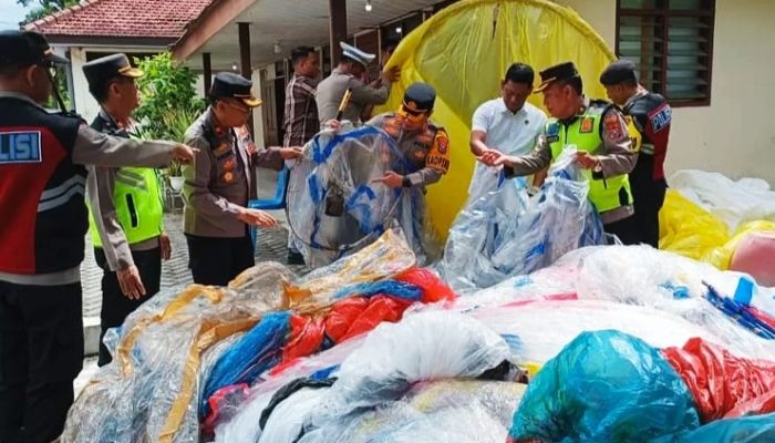 Polres Trenggalek Bersama Petugas Gabungan Sita Ratusan Balon Udara Saat Hendak Diterbangkan