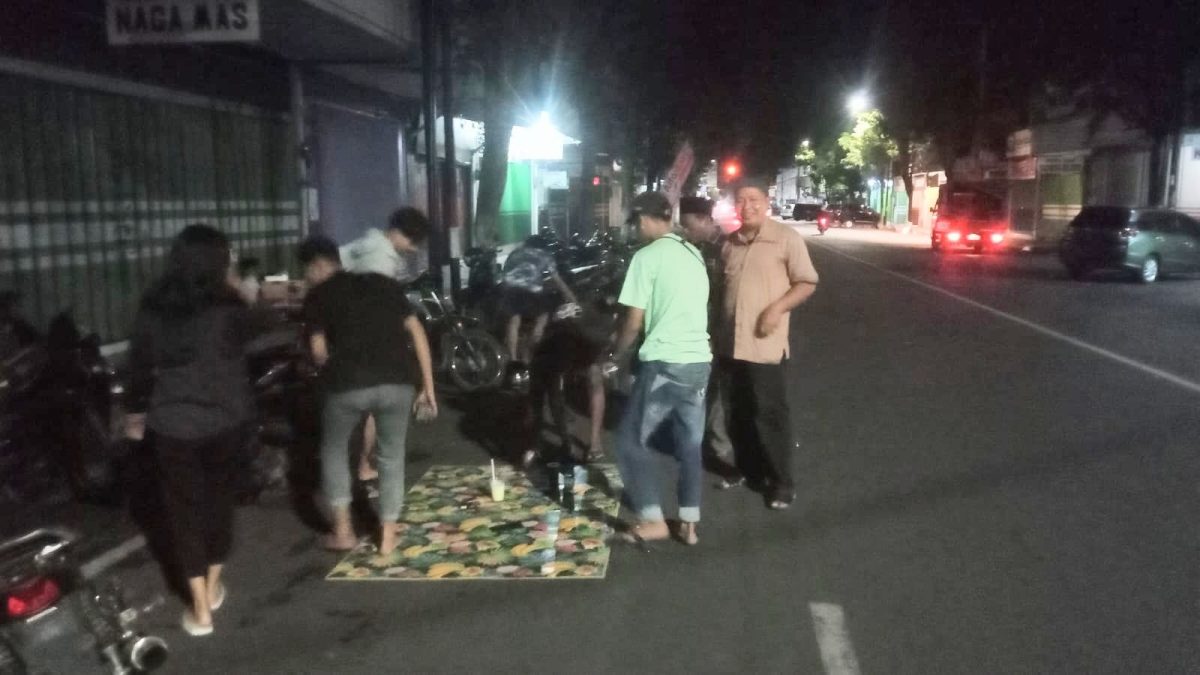 Dijadikan Ajang Miras, Warung di Bondowoso Ditertibkan Satpol PP