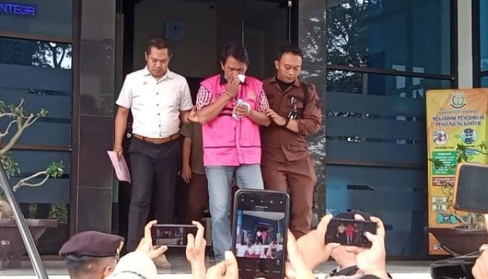 Diduga Selewengkan DD, Mantan Kades Binakal Ditahan Kejari Bondowoso