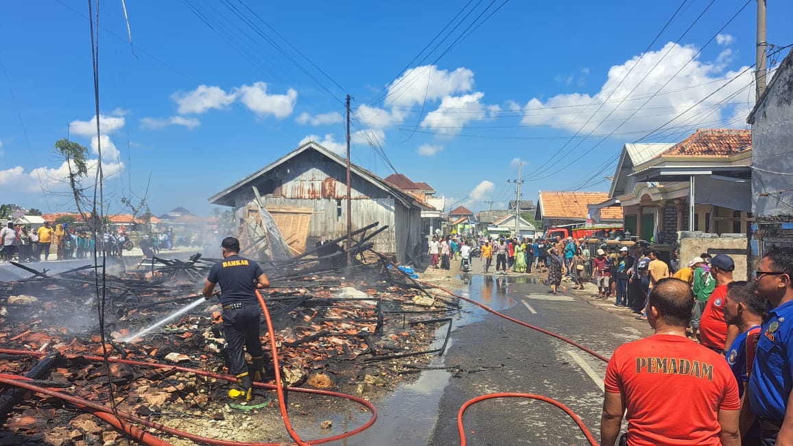 Tiga Bangunan Kayu di Sumenep Terbakar, Kerugian Capai Ratusan Juta Rupiah