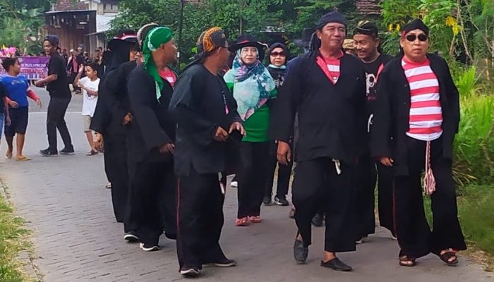 Desa Ngulanwetan Gelar Pawai Seni dan Budaya dalam Rangka Bersih Desa di Trenggalek