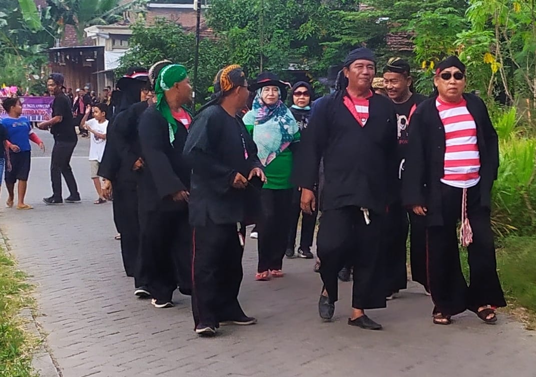 Desa Ngulanwetan Gelar Pawai Seni dan Budaya dalam Rangka Bersih Desa di Trenggalek