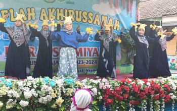 Emak-emak Walimurid RA Islamiyah Simoangin-Angin Sidoarjo Meriahkan Haflah Akhirussanah Tahun Ajaran 2023-2024