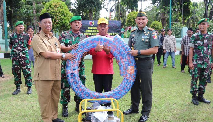 Kodim Sumenep Distribusikan 85 Unit Pompa Brigade Alinstan Kepada Kelompok Tani