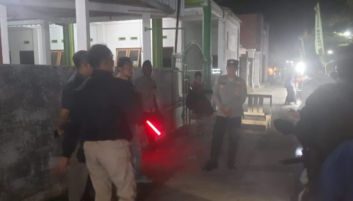 Polsek Besuki Hadir Berikan Pengamanan Kegiatan Sholawatan di Desa Tanggul Welahan Tulungagung