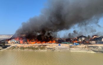 Lima Bangunan Gudang Semi Permanen di Desa Pinggirpapas Terbakar, Kerugian Capai Ratusan Juta