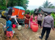 Patroli Genthong Polres Trenggalek Beraksi, Salurkan Bantuan Air Bersih Kepada Warga di Kecamatan Dongko 4 Patroli Genthong Polres Trenggalek Beraksi, Salurkan Bantuan Air Bersih Kepada Warga di Kecamatan Dongko