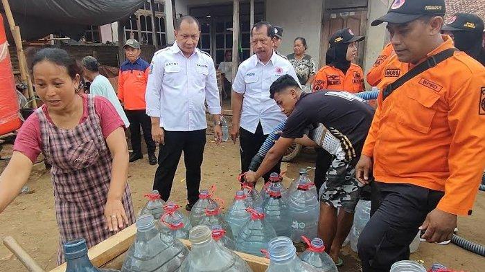 BPBD Jatim Salurkan 20 Ribu Liter Air Bersih di Desa Sumberejo Kabupaten Trenggalek