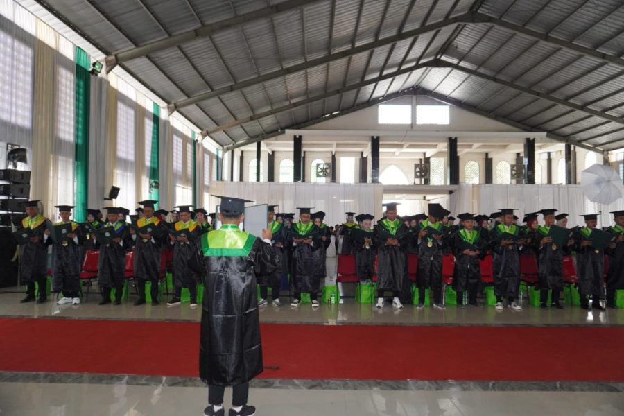 Wisuda S1 Angkatan ke-XV IAI Tabah Lamongan Dihadiri Anggota DPR RI, dan Pesan Kopertais IV Surabaya