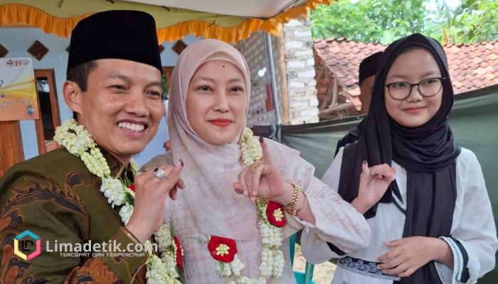 Mas Kiai Nyoblos Bareng Istri di TPS 07 Desa Guluk-Guluk