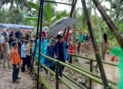 “Sepasang Kekasih” di Jembatan Baduy Kecil Pada Peringatan HKSN 2024