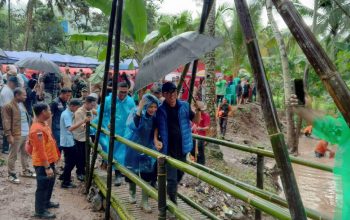 "Sepasang Kekasih” di Jembatan Baduy Kecil Pada Peringatan HKSN 2024