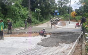 Warga Desa Nglurup Bersama Satgas TMMD ke-123 Bangun Rabat Beton di Kecamatan Sendang, Tulungagung