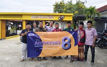 HUT Ke-8, SMSI Sumenep Bagikan Takjil untuk Pengendara