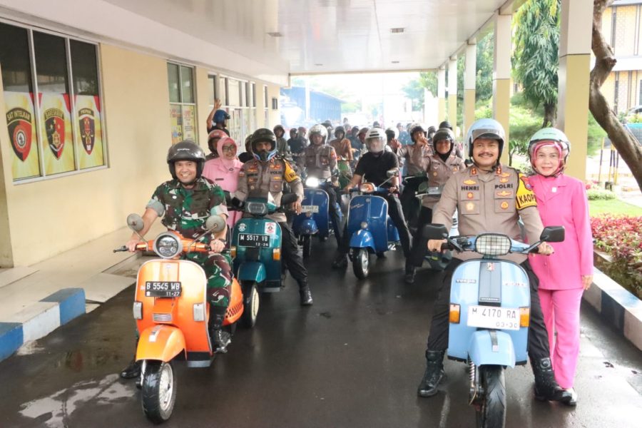 Berbagi Takjil dengan Ngabuburit Ala Kapolres bersama Dandim 0827 Sumenep