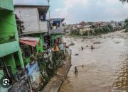 LIHATLAH BIBIR SUNGAIKU TELAH TERLUKA