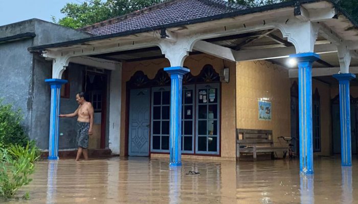 Intensitas Hujan Tinggi, Rumah Warga Dusun Gebang Kecamatan Pogalan Trenggalek Dilanda Banjir