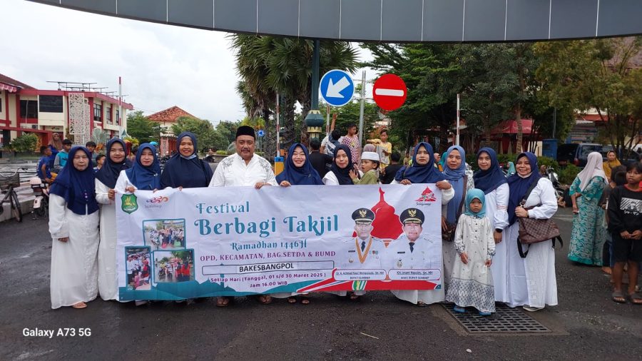 Rutin Bagikan Takjil Setiap Ramadhan, Bakesbangpol Sumenep Dorong Spirit Kebaikan