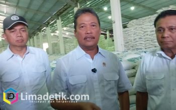 Menteri KKP Melakukan Kunjungan Kerja di Pabrik Garam Camplong