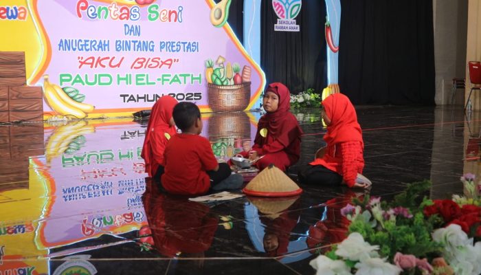 Pentas Seni dan Anugerah “Aku Bisa” Mewarnai Kreasi PAUD HI El Fath Sumenep