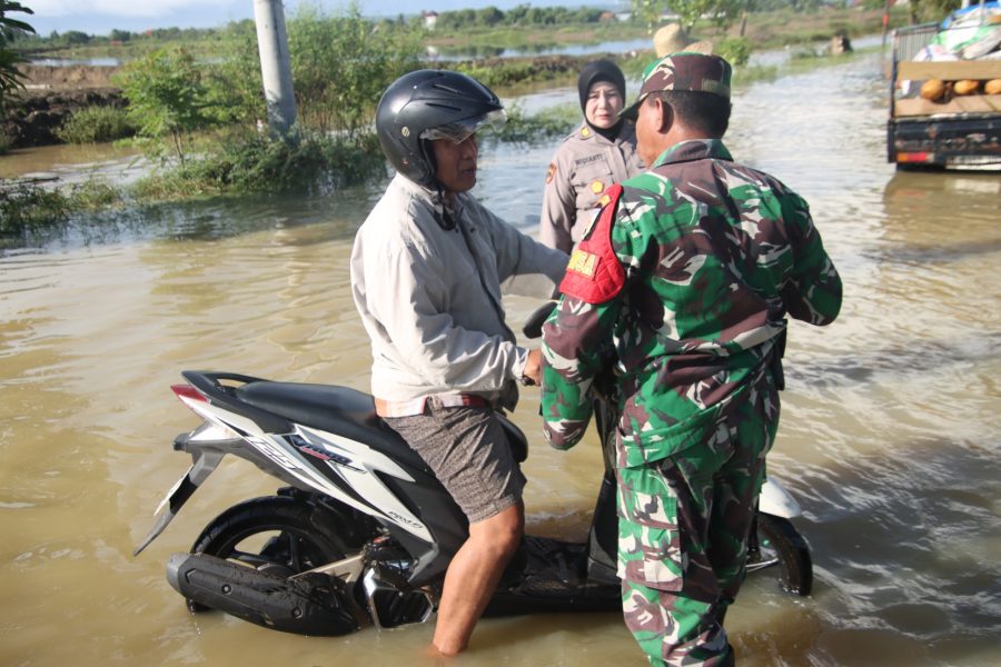 Banjir di Jalan Raya Sumenep-Pamekasan, Arus Lalu Lintas Dialihkan