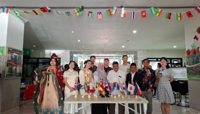 Gebyar Pemelajar BIPA 2.0 Tahun 2025 Meriah, 14 Negara Ramaikan Pameran Budaya, Uzbekistan Raih Juara Favorit