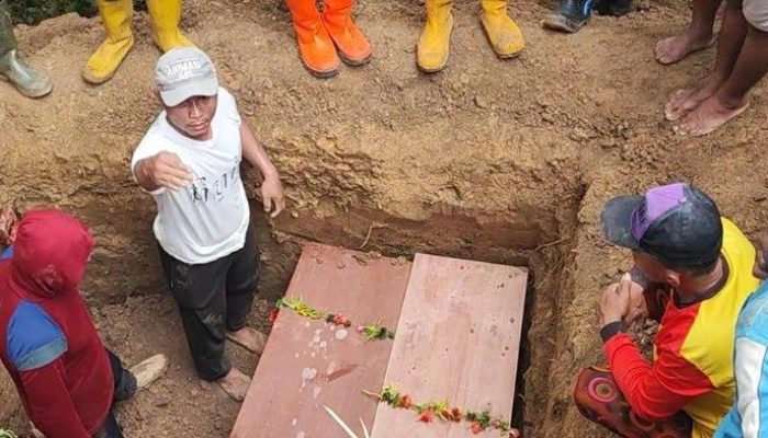 Dua Korban Tanah Longsor di Desa Depok Kabupaten Trenggalek Dimakamkan