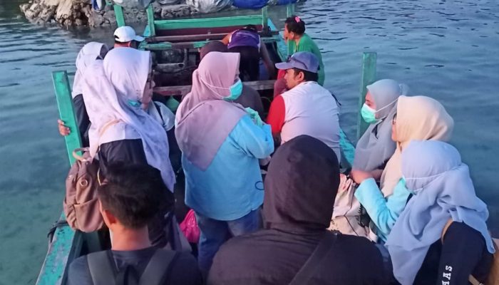 Pelayanan Prima Puskesmas Kecamatan Raas Menembus Pulau-pulau Kecil Suguhkan Layanan Kesehatan Gratis
