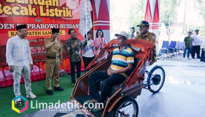 Secara Simbolis Wakil Bupati Sampang Serahkan Bantuan Becak Listrik dari Presiden Prabowo