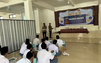 Satlantas Polres Sumenep Berikan Sosialisasi Tertib Berlalulintas kepada Santri Ponpes Aqidah Usymuni