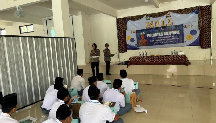 Satlantas Polres Sumenep Berikan Sosialisasi Tertib Berlalulintas kepada Santri Ponpes Aqidah Usymuni