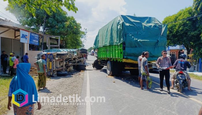 Dua Truk Adu Banteng di Jalan Raya Camplong, Lalu Lintas Macet Total