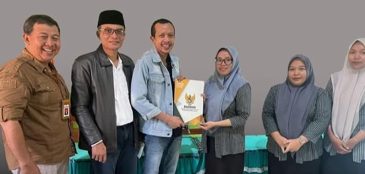 Wabup Trenggalek Serahkan Bantuan dari Baznas untuk 22 Guru Ngaji dan Madin